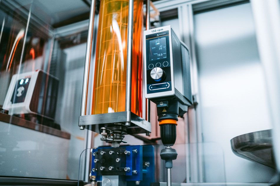 Raffinage des composés volatils, huiles végétales et acides gras par distillation moléculaire