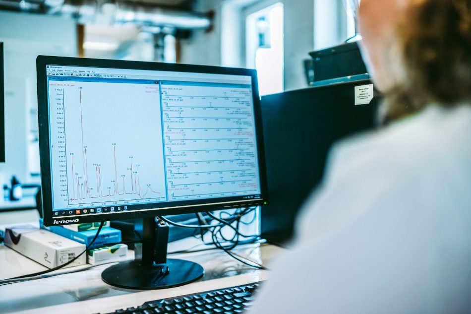 Analyse d'extraits végétaux et métabolites fermentaires par chromatographie